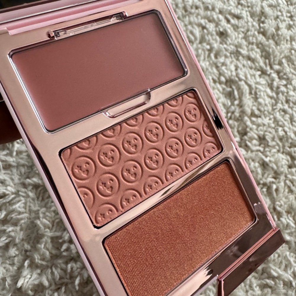 One Size Blush palette in Very That